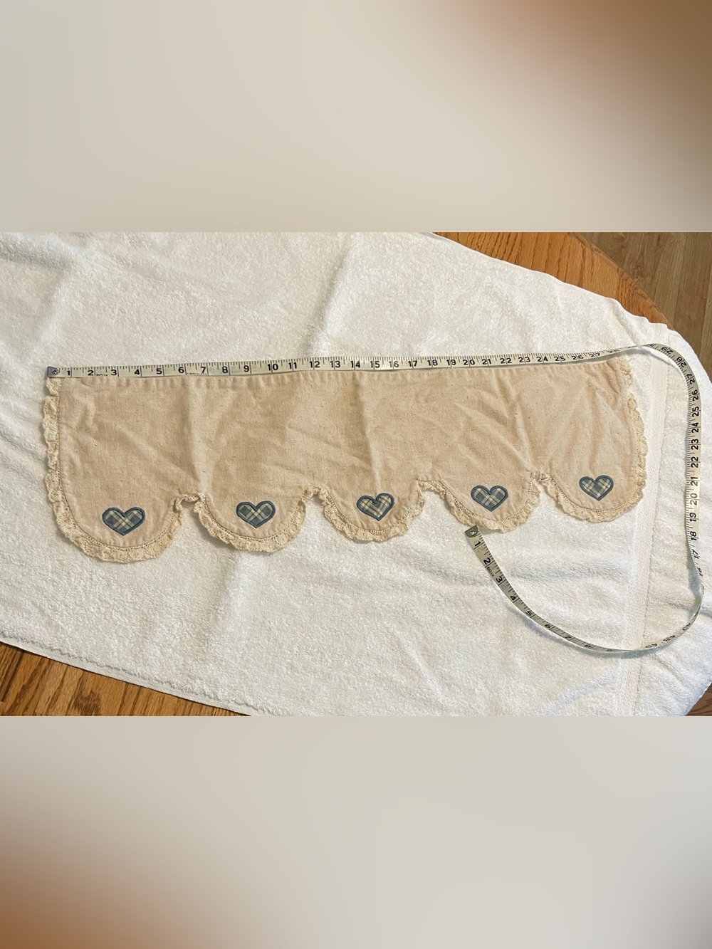 Beige Scalloped Hem Shelf Doile with Blue Heart Appliqués